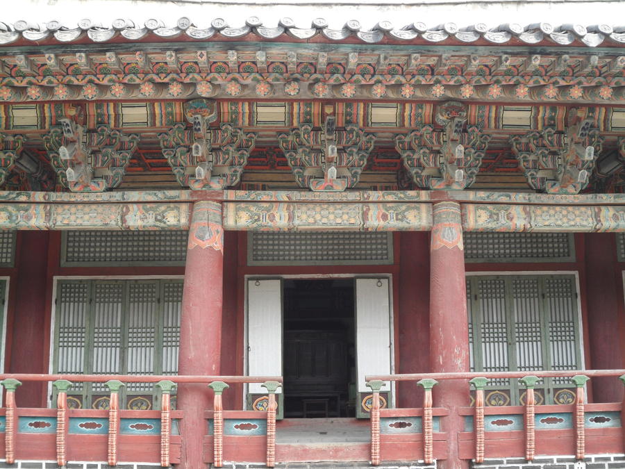 Main hall where ancestral tablets of Yi Sŏnggye's ancestors were preserved