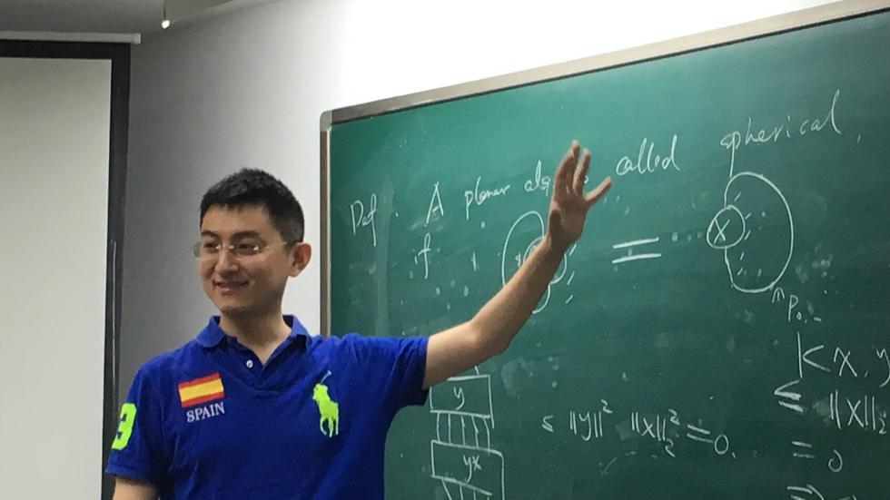 Zhengwei Liu introduces planar algebras during his first lecture in a series at Tsinghua University.
